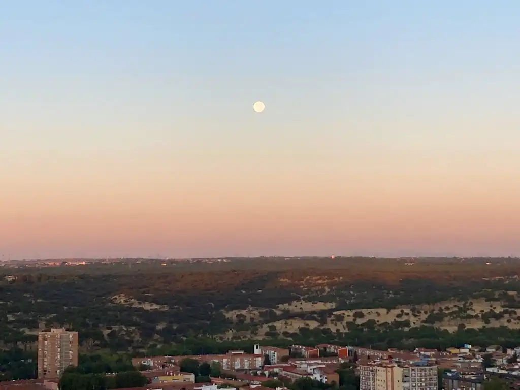Photo Moon Daylight Madrid