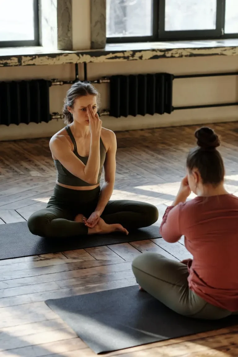 Photo Yoga Class Instruct
